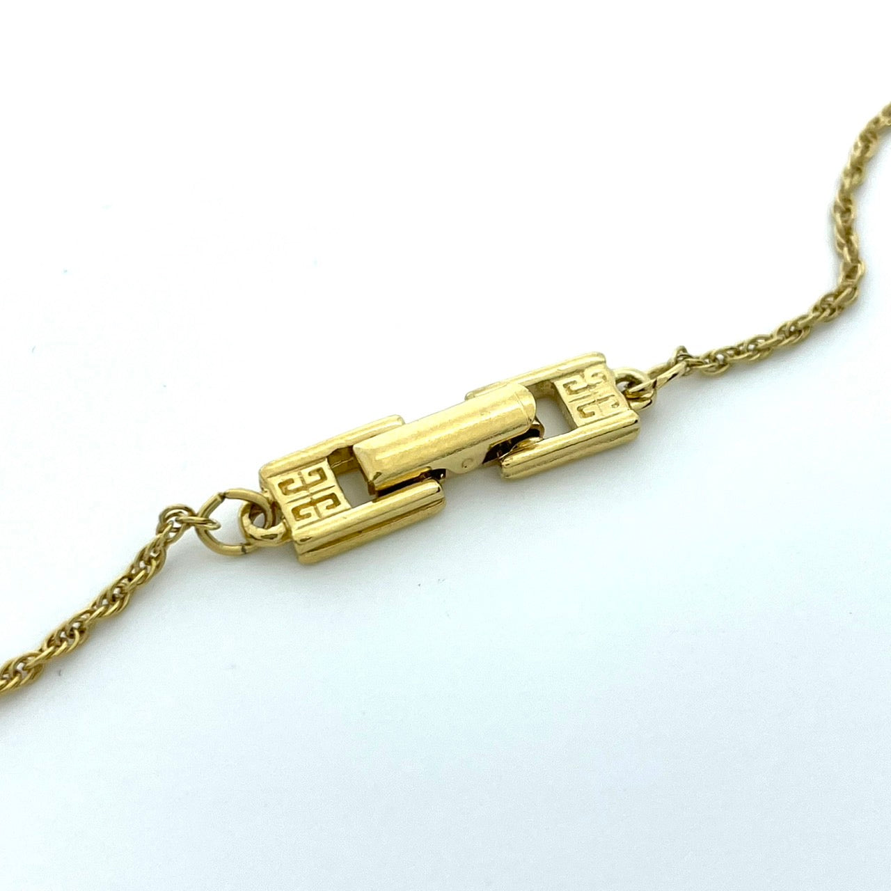 美品 GIVENCHY ジバンシー ネックレス ペンダント リボンモチーフ G4ロゴ ゴールドカラー ヴィンテージ アクセサリー ジュエリー レディース I1
