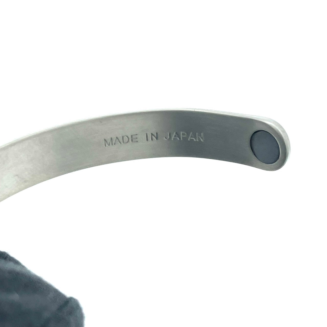 美品 ColanTotte コラントッテ ブレスレット バングル シルバーカラー マグチタン ブラック 黒 アクセサリー メンズ I1