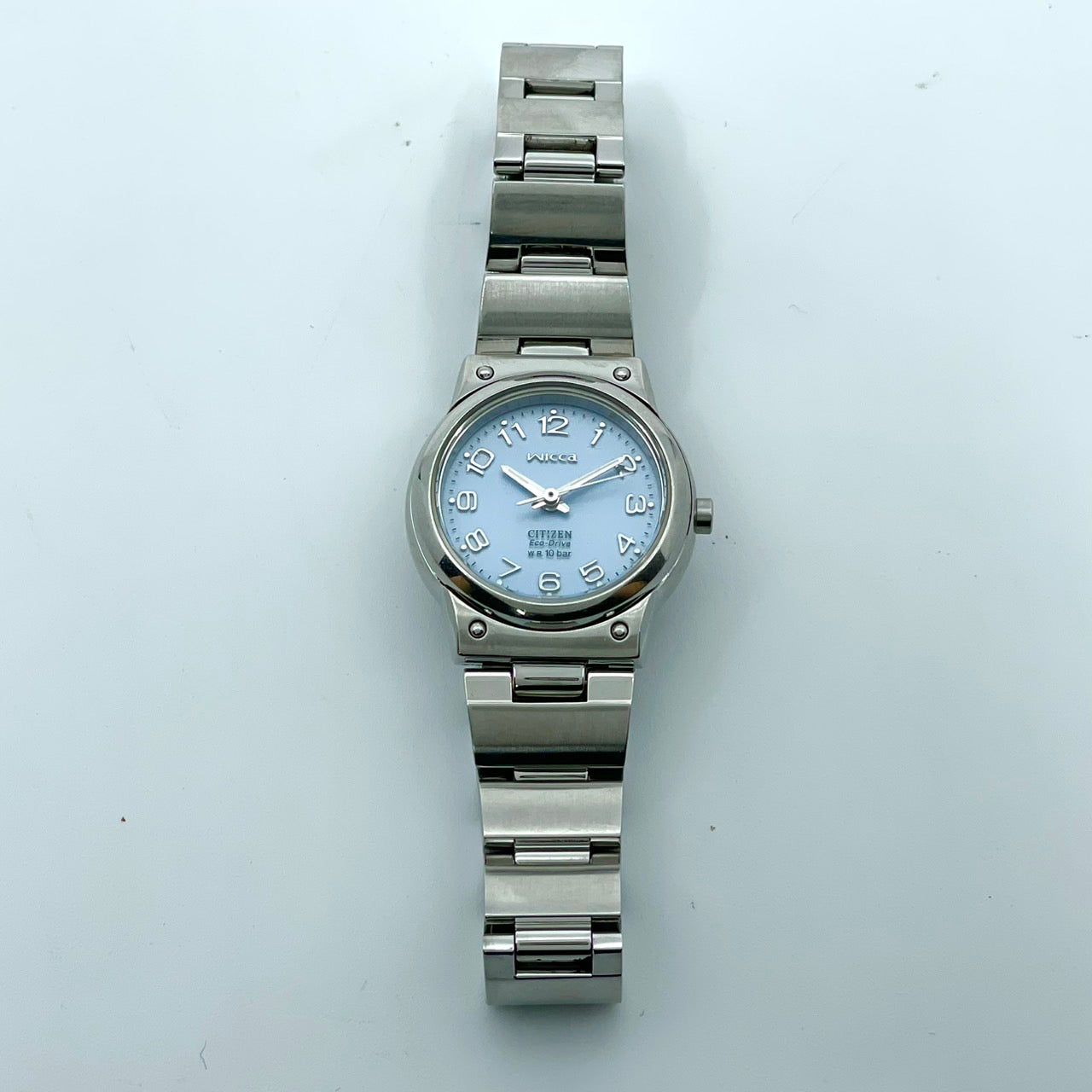 【稼働品】シチズン ウィッカ 腕時計 E030-S001935 エコドライブ レディース ソーラー ブルー文字盤 アナログ かわいい フェミニン カジュアル ビジネス オフィス 人気モデル 10気圧防水 シルバー 洗練デザイン クリーニング済み G4