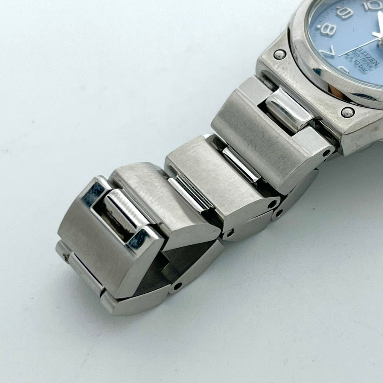 【稼働品】シチズン ウィッカ 腕時計 E030-S001935 エコドライブ レディース ソーラー ブルー文字盤 アナログ かわいい フェミニン カジュアル ビジネス オフィス 人気モデル 10気圧防水 シルバー 洗練デザイン クリーニング済み G4