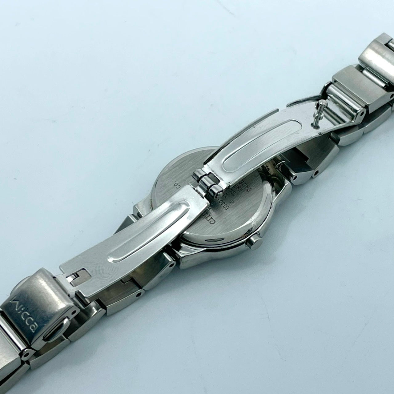 【稼働品】シチズン ウィッカ 腕時計 E030-S001935 エコドライブ レディース ソーラー ブルー文字盤 アナログ かわいい フェミニン カジュアル ビジネス オフィス 人気モデル 10気圧防水 シルバー 洗練デザイン クリーニング済み G4