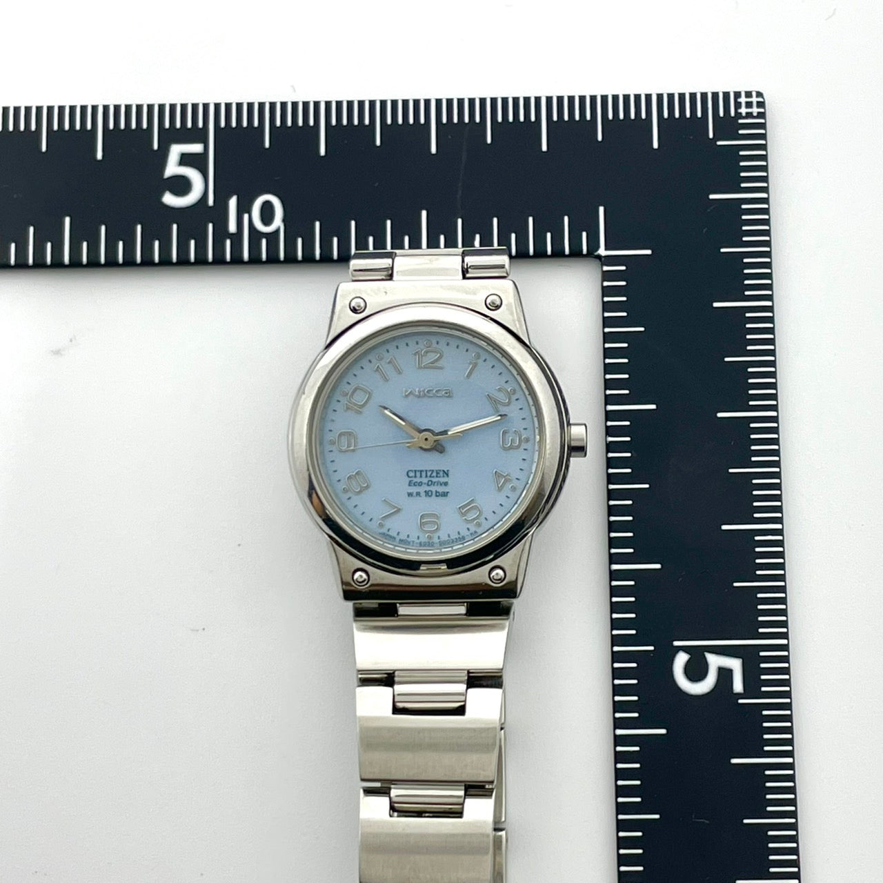 【稼働品】シチズン ウィッカ 腕時計 E030-S001935 エコドライブ レディース ソーラー ブルー文字盤 アナログ かわいい フェミニン カジュアル ビジネス オフィス 人気モデル 10気圧防水 シルバー 洗練デザイン クリーニング済み G4
