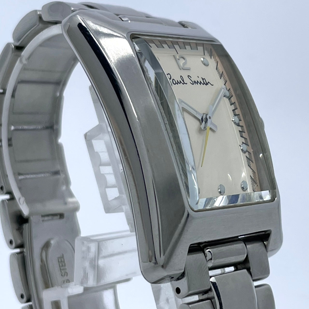 【電池交換済／稼働品】Paul Smith ポールスミス メンズ 腕時計 トノー シルバー アイボリー文字盤 クオーツ アナログ エレガント スタイリッシュ クラシック ビジネス カジュアル 人気モデル ユニークデザイン クリーニング済 G4
