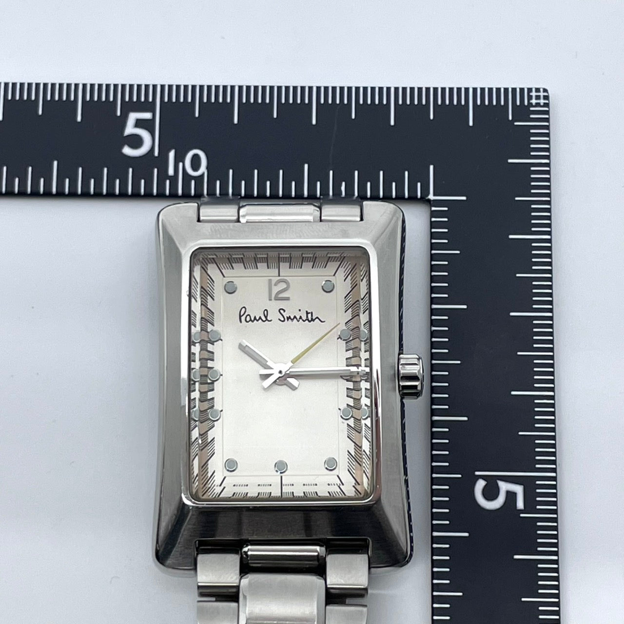 【電池交換済／稼働品】Paul Smith ポールスミス メンズ 腕時計 トノー シルバー アイボリー文字盤 クオーツ アナログ エレガント スタイリッシュ クラシック ビジネス カジュアル 人気モデル ユニークデザイン クリーニング済 G4