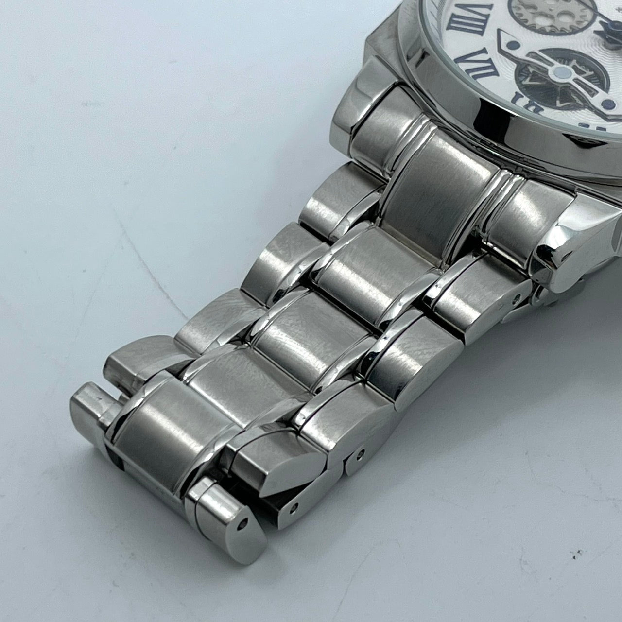 【電池交換済／稼働品／美品】Salvatore Marra サルバトーレマーラ メンズ 腕時計 クロノグラフ 限定モデル シルバー ホワイト文字盤 ブルー針 ローマンインデックス 多機能 クオーツ アナログ クラシック エレガント ビジネス 高級感 G4