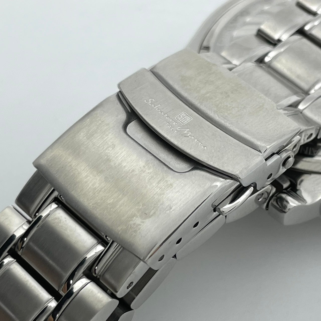 【電池交換済／稼働品／美品】Salvatore Marra サルバトーレマーラ メンズ 腕時計 クロノグラフ 限定モデル シルバー ホワイト文字盤 ブルー針 ローマンインデックス 多機能 クオーツ アナログ クラシック エレガント ビジネス 高級感 G4