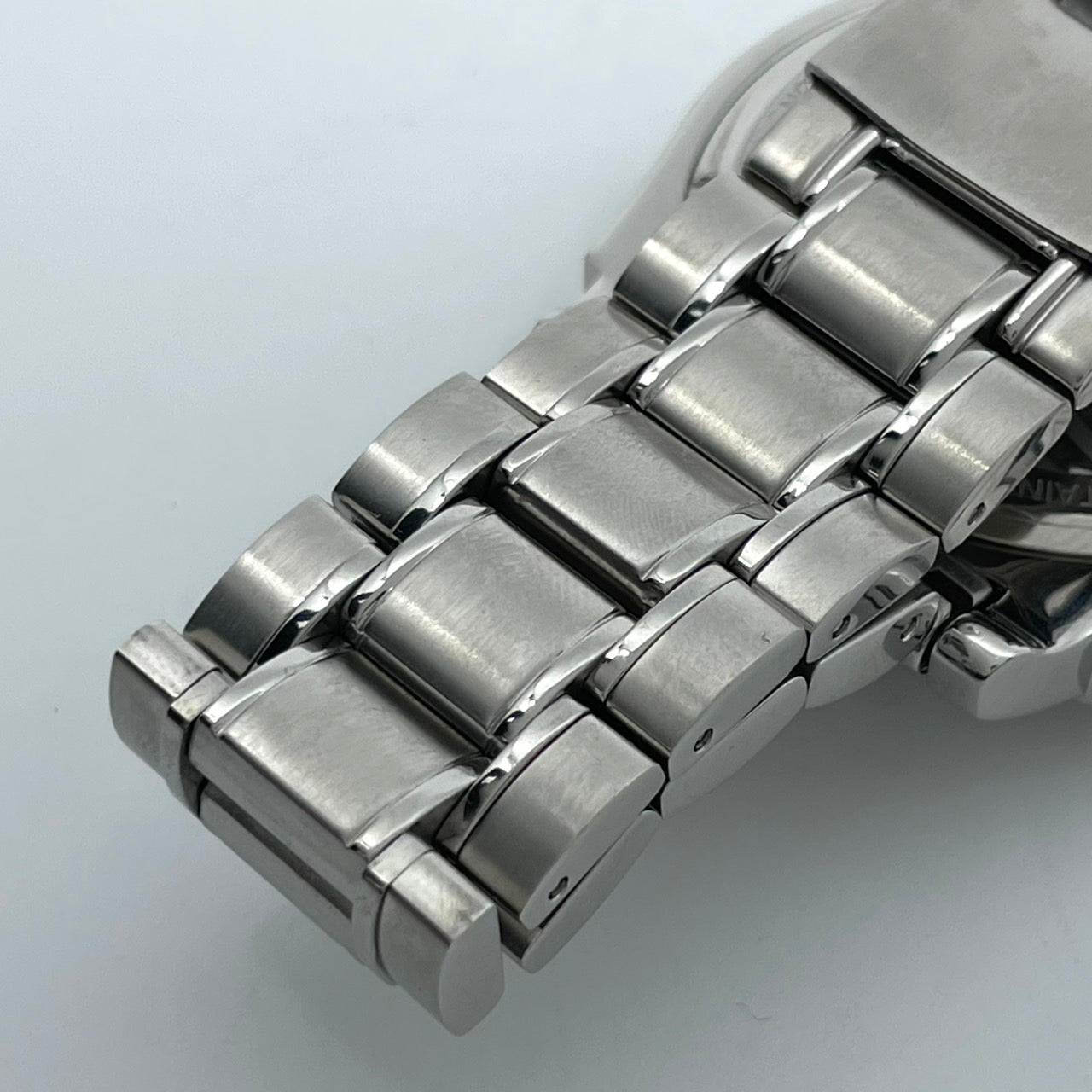 【電池交換済／稼働品／美品】Salvatore Marra サルバトーレマーラ メンズ 腕時計 クロノグラフ 限定モデル シルバー ホワイト文字盤 ブルー針 ローマンインデックス 多機能 クオーツ アナログ クラシック エレガント ビジネス 高級感 G4