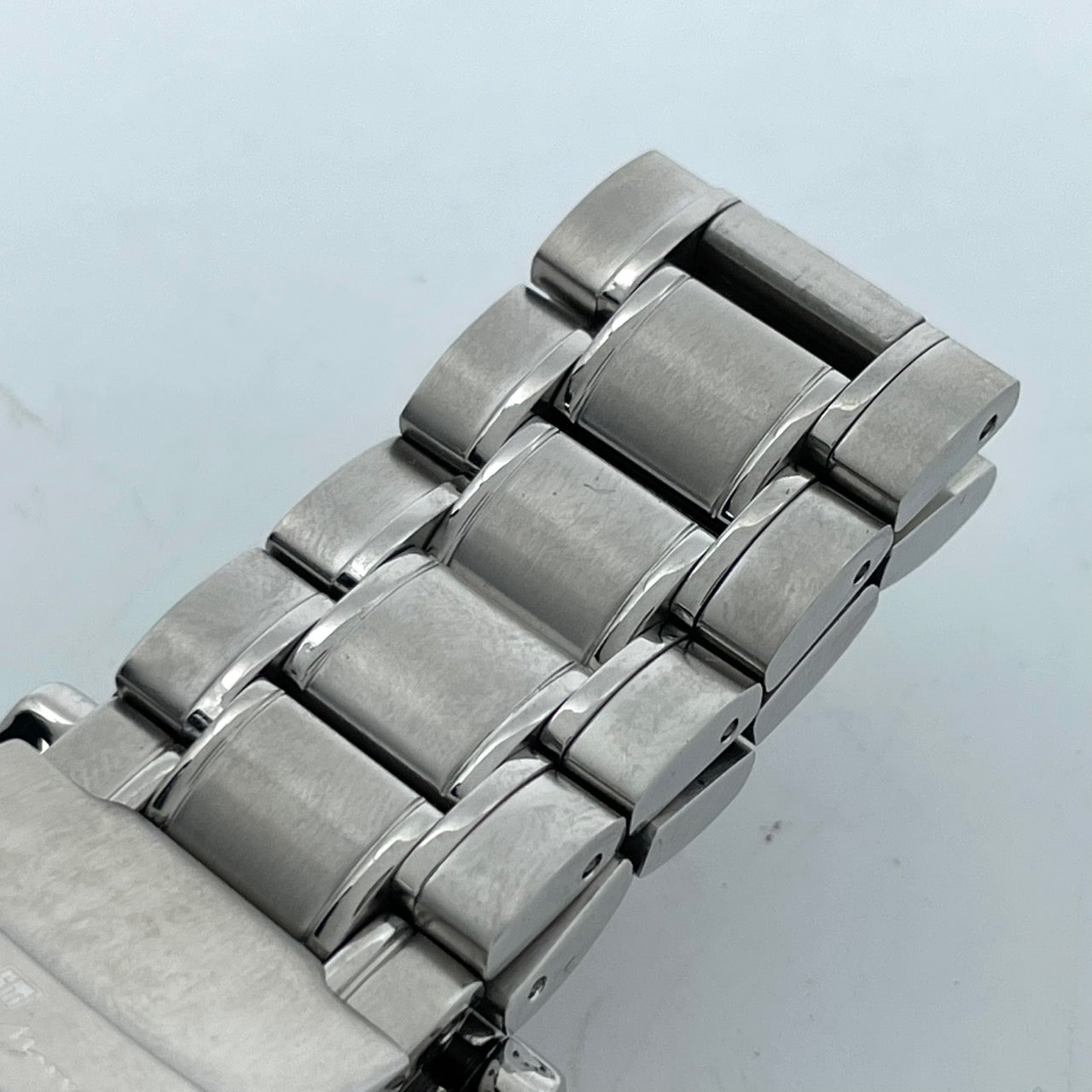 【電池交換済／稼働品／美品】Salvatore Marra サルバトーレマーラ メンズ 腕時計 クロノグラフ 限定モデル シルバー ホワイト文字盤 ブルー針 ローマンインデックス 多機能 クオーツ アナログ クラシック エレガント ビジネス 高級感 G4