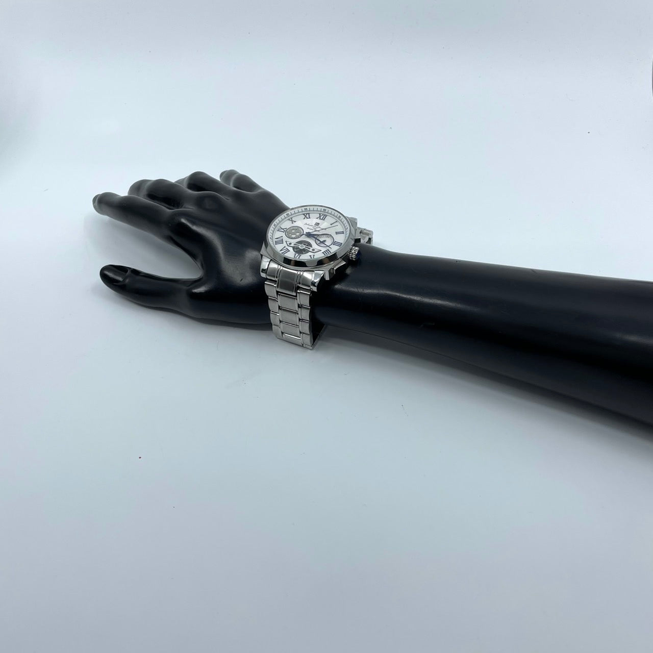 【電池交換済／稼働品／美品】Salvatore Marra サルバトーレマーラ メンズ 腕時計 クロノグラフ 限定モデル シルバー ホワイト文字盤 ブルー針 ローマンインデックス 多機能 クオーツ アナログ クラシック エレガント ビジネス 高級感 G4