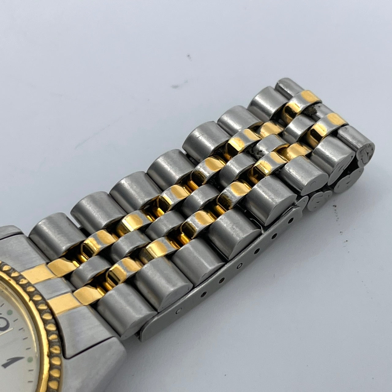 【電池交換済／稼働品】ORIENT オリエント SWIMMER 100 スイマー メンズ 腕時計 UE05-B0 クオーツ コンビカラー シルバー ゴールド デイト表示 アナログ ラウンド クラシック エレガント カジュアル 人気モデル クリーニング済 G4