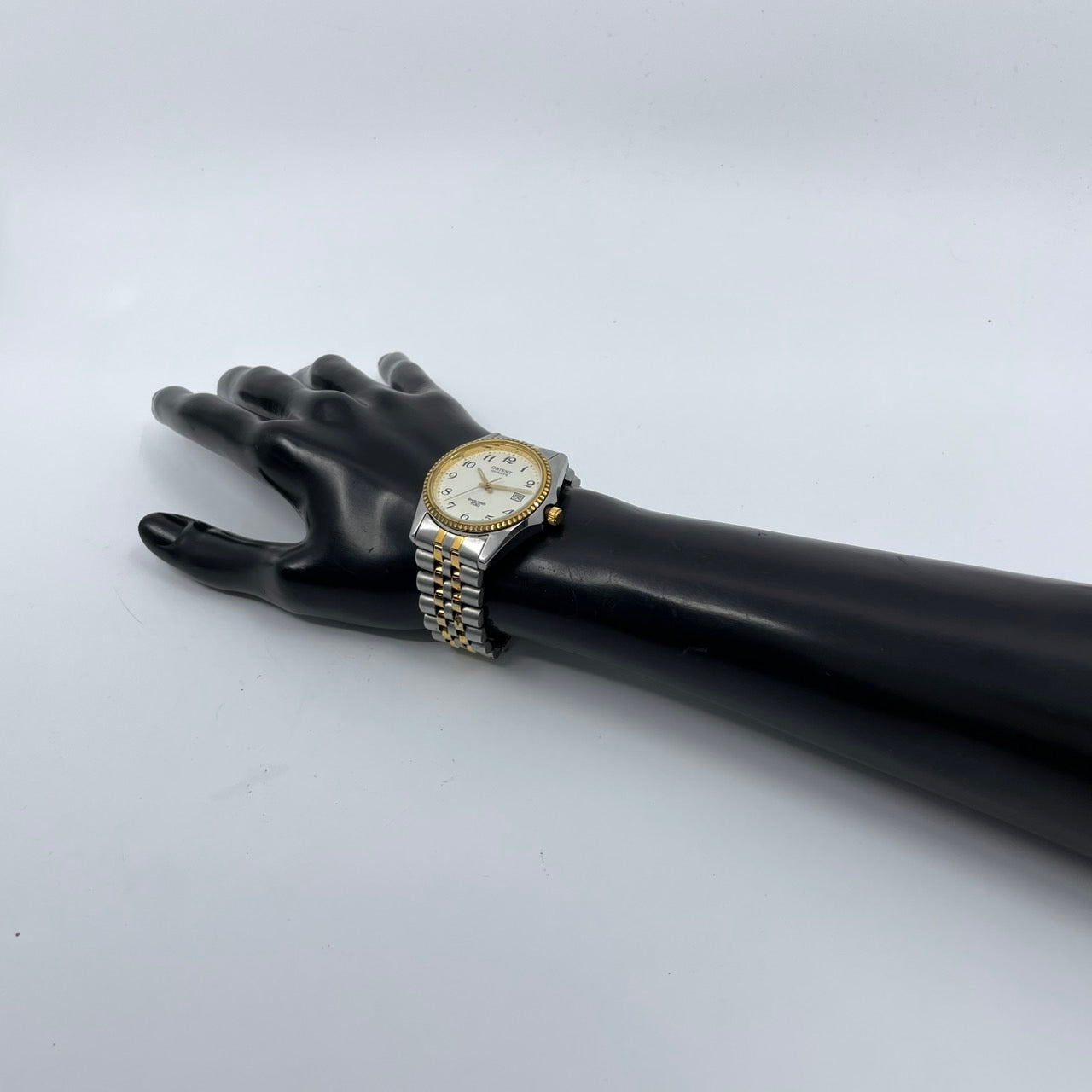 【電池交換済／稼働品】ORIENT オリエント SWIMMER 100 スイマー メンズ 腕時計 UE05-B0 クオーツ コンビカラー シルバー ゴールド デイト表示 アナログ ラウンド クラシック エレガント カジュアル 人気モデル クリーニング済 G4