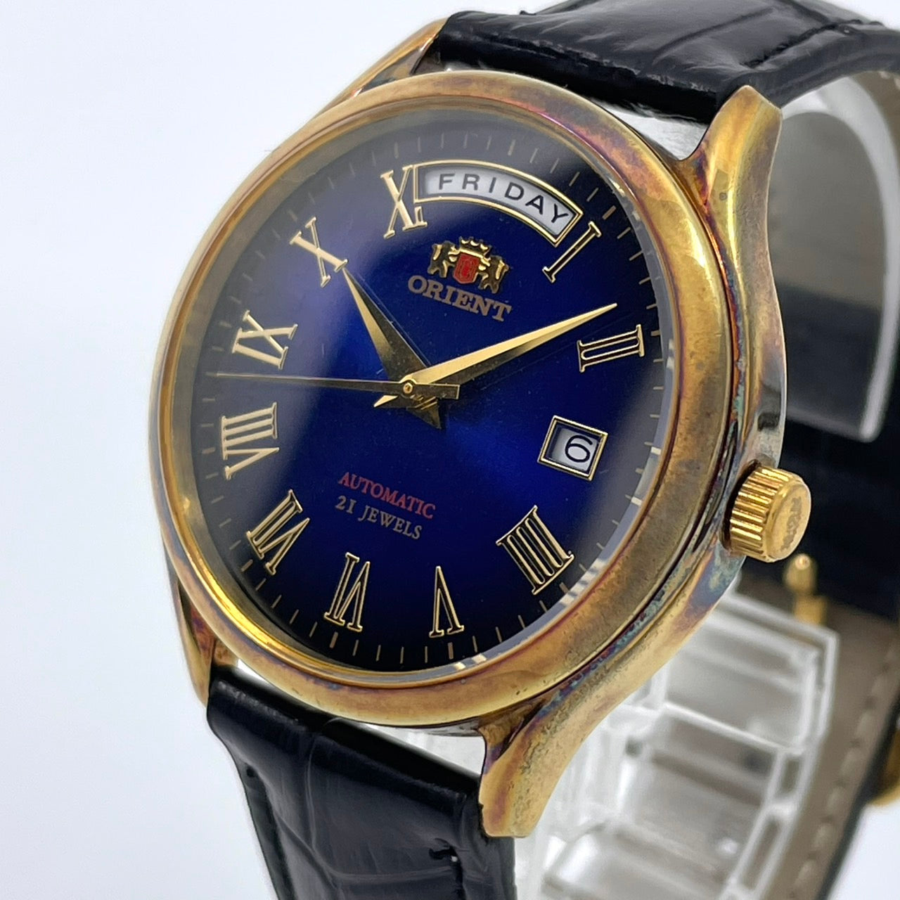 希少 稼働品 ORIENT オリエント メンズ 腕時計 自動巻き 21石 デイデイト ネイビー文字盤 ゴールド ローマンインデックス 裏スケ クラシック エレガント ドレスウォッチ ビジネス 高級感 クリーニング済み ヴィンテージ ベルト交換済 G