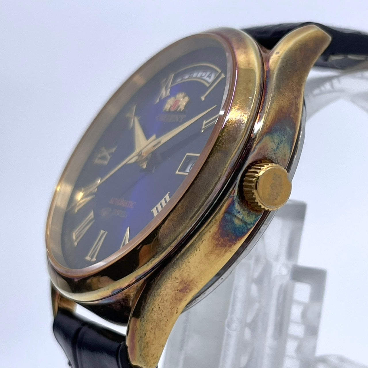 希少 稼働品 ORIENT オリエント メンズ 腕時計 自動巻き 21石 デイデイト ネイビー文字盤 ゴールド ローマンインデックス 裏スケ クラシック エレガント ドレスウォッチ ビジネス 高級感 クリーニング済み ヴィンテージ ベルト交換済 G