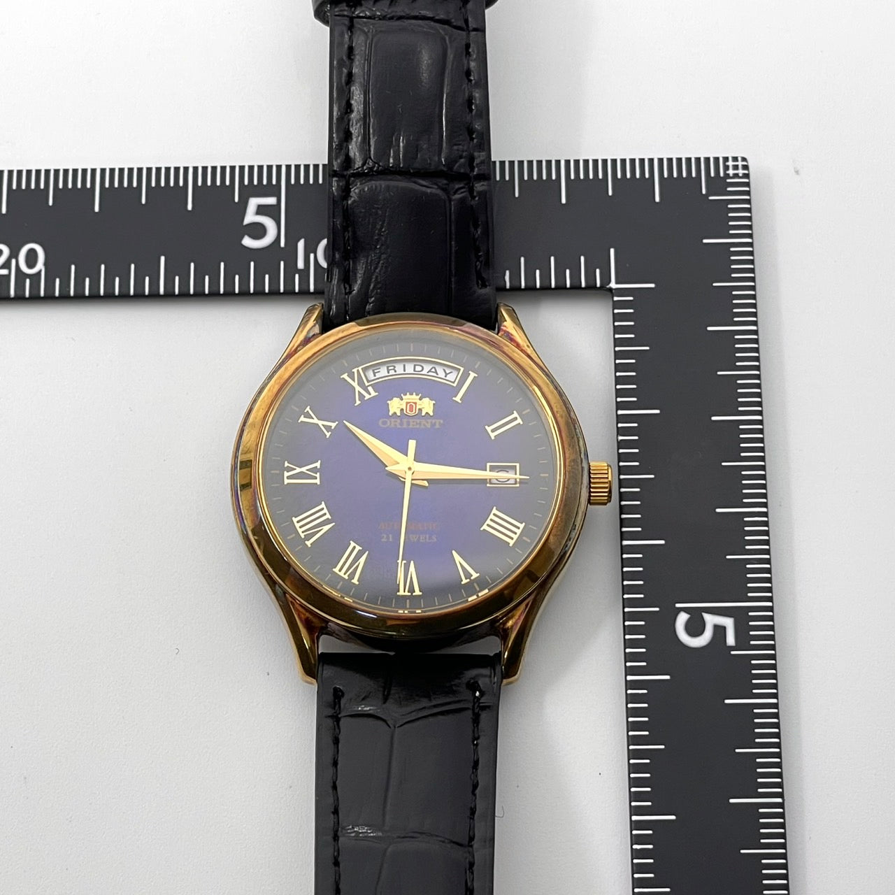 希少 稼働品 ORIENT オリエント メンズ 腕時計 自動巻き 21石 デイデイト ネイビー文字盤 ゴールド ローマンインデックス 裏スケ クラシック エレガント ドレスウォッチ ビジネス 高級感 クリーニング済み ヴィンテージ ベルト交換済 G