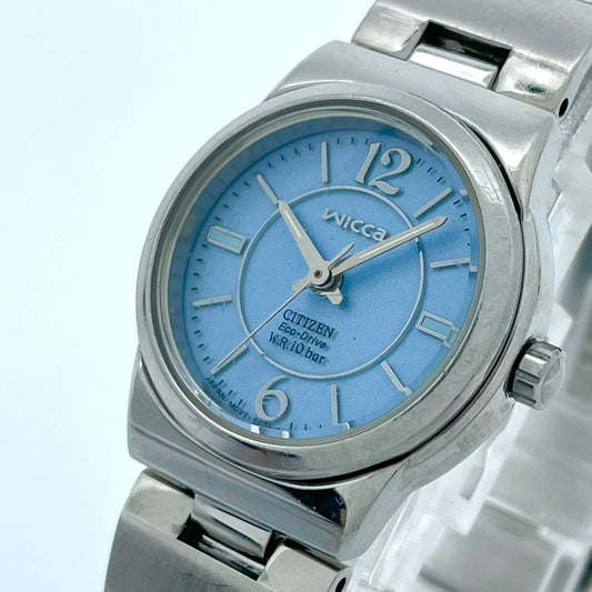 【稼働品】CITIZEN wicca シチズン ウィッカ レディース 腕時計 エコドライブ ソーラー E031-S039347 水色 ブルー文字盤 シルバー アナログ シンプルデザイン カジュアルウォッチ 10気圧防水 人気モデル クリーニング済み G4