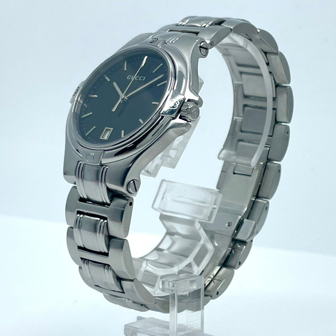 【電池交換済/稼働品】GUCCI グッチ 9040M メンズ 腕時計 シルバー ブラック文字盤 デイト表示 ラウンド Gロゴベゼル クオーツ アナログ スイス製 エレガント クラシック ビジネス ドレスウォッチ クリーニング済 G6 ヴィンテージ