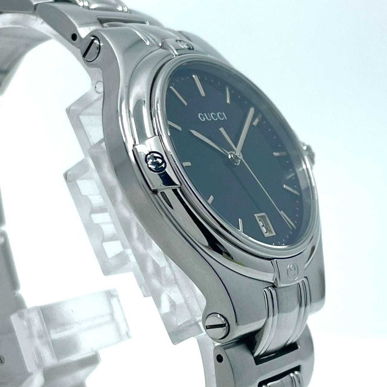 【電池交換済/稼働品】GUCCI グッチ 9040M メンズ 腕時計 シルバー ブラック文字盤 デイト表示 ラウンド Gロゴベゼル クオーツ アナログ スイス製 エレガント クラシック ビジネス ドレスウォッチ クリーニング済 G6 ヴィンテージ