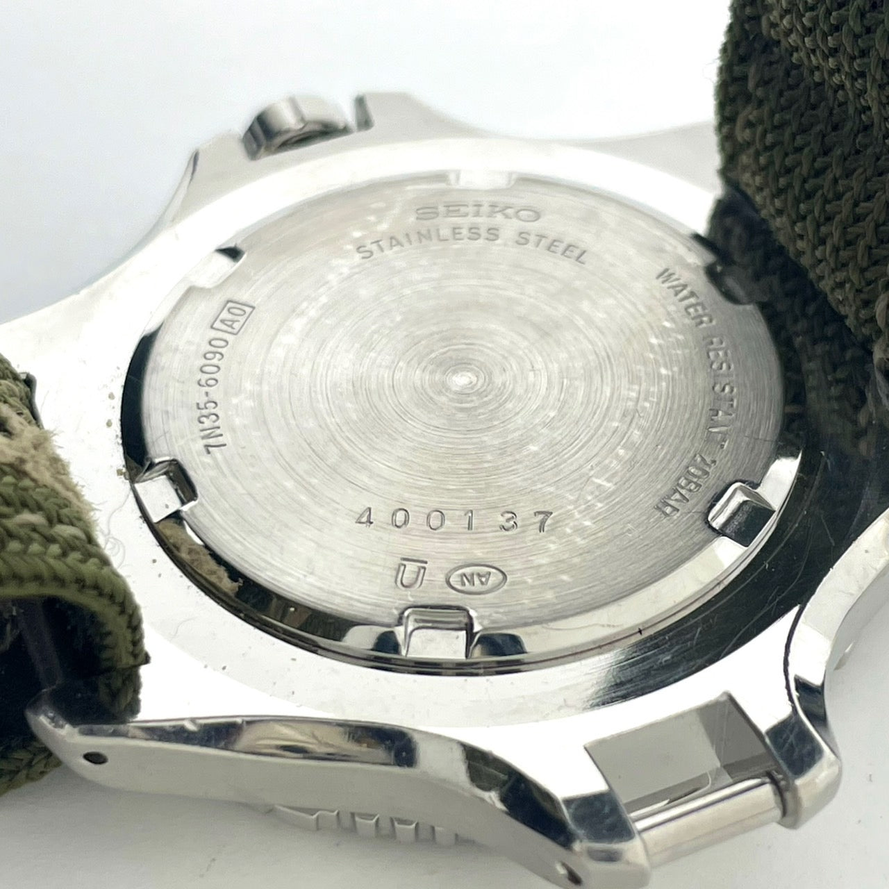 【電池交換済／稼働品】SEIKO セイコー FIELD MASTER フィールドマスター 7N35-6090 メンズ 腕時計 20BAR防水 方位磁針ベゼル ミリタリーウォッチ アウトドア カーキ グリーン クオーツ アナログ ビンテージ クリーニング済 G6