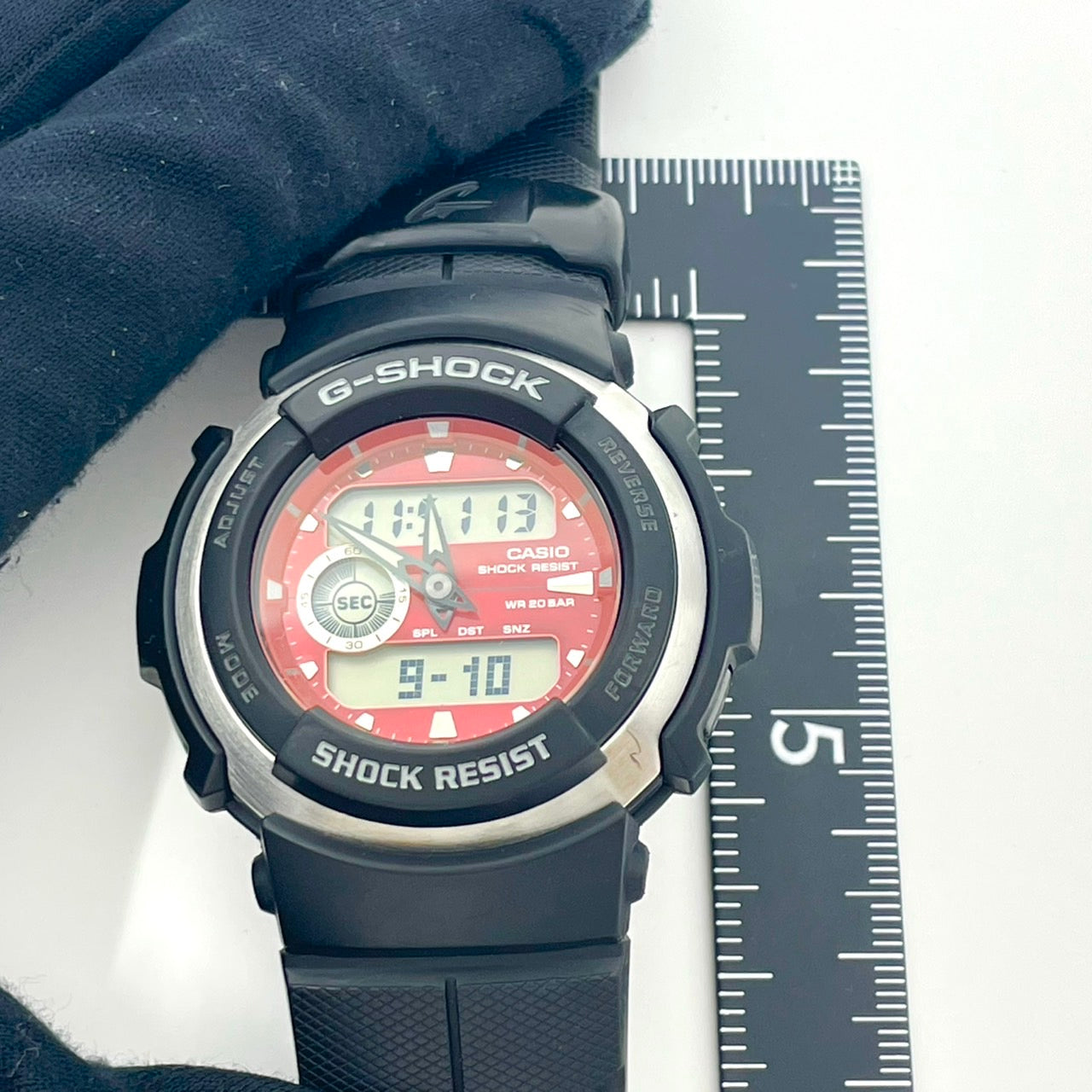 【電池交換済／稼働品】CASIO G-SHOCK G-300 カシオ Gショック メンズ 腕時計 アナデジ レッド ブラック 耐衝撃構造 20気圧防水 多機能 ワールドタイム ストップウォッチ アラーム スポーティ カジュアル クリーニング済 G6