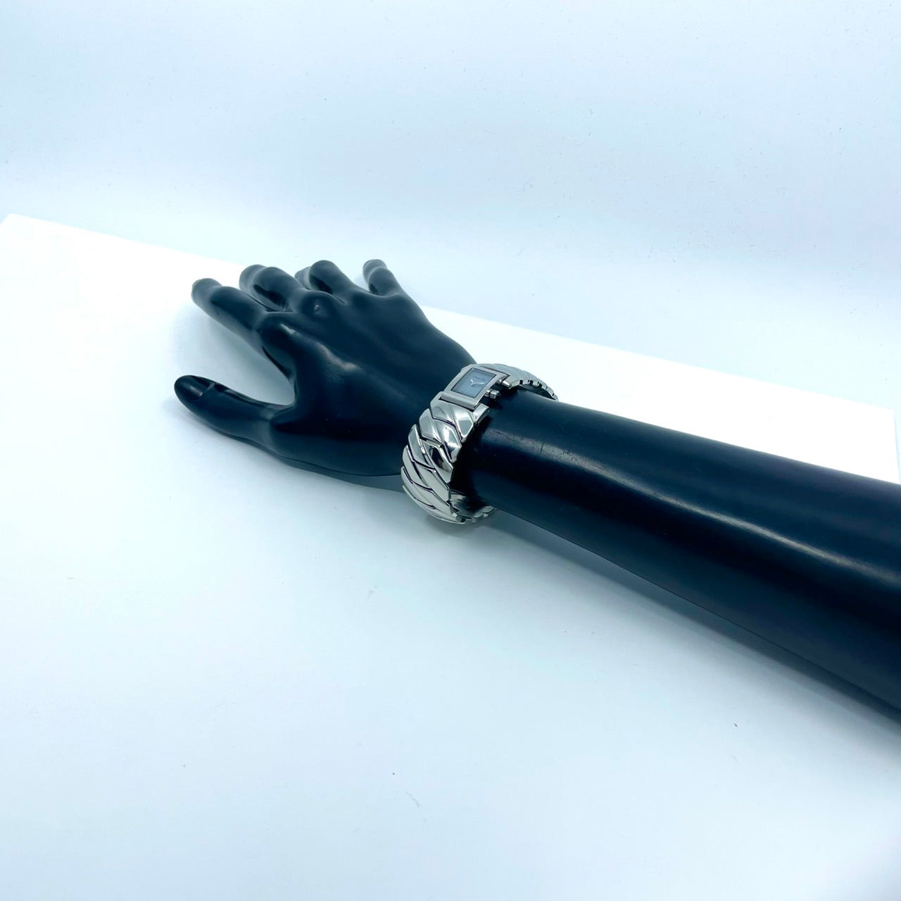 【稼働/美品】クリスチャンディオール 腕時計 D72-100 レディースウォッチ スクエア シルバー アイスブルー文字盤 クォーツ ブレスレットウォッチ エレガント ドレスウォッチ クラシック スイス製 高級ブランドウォッチ クリーニング済 G6