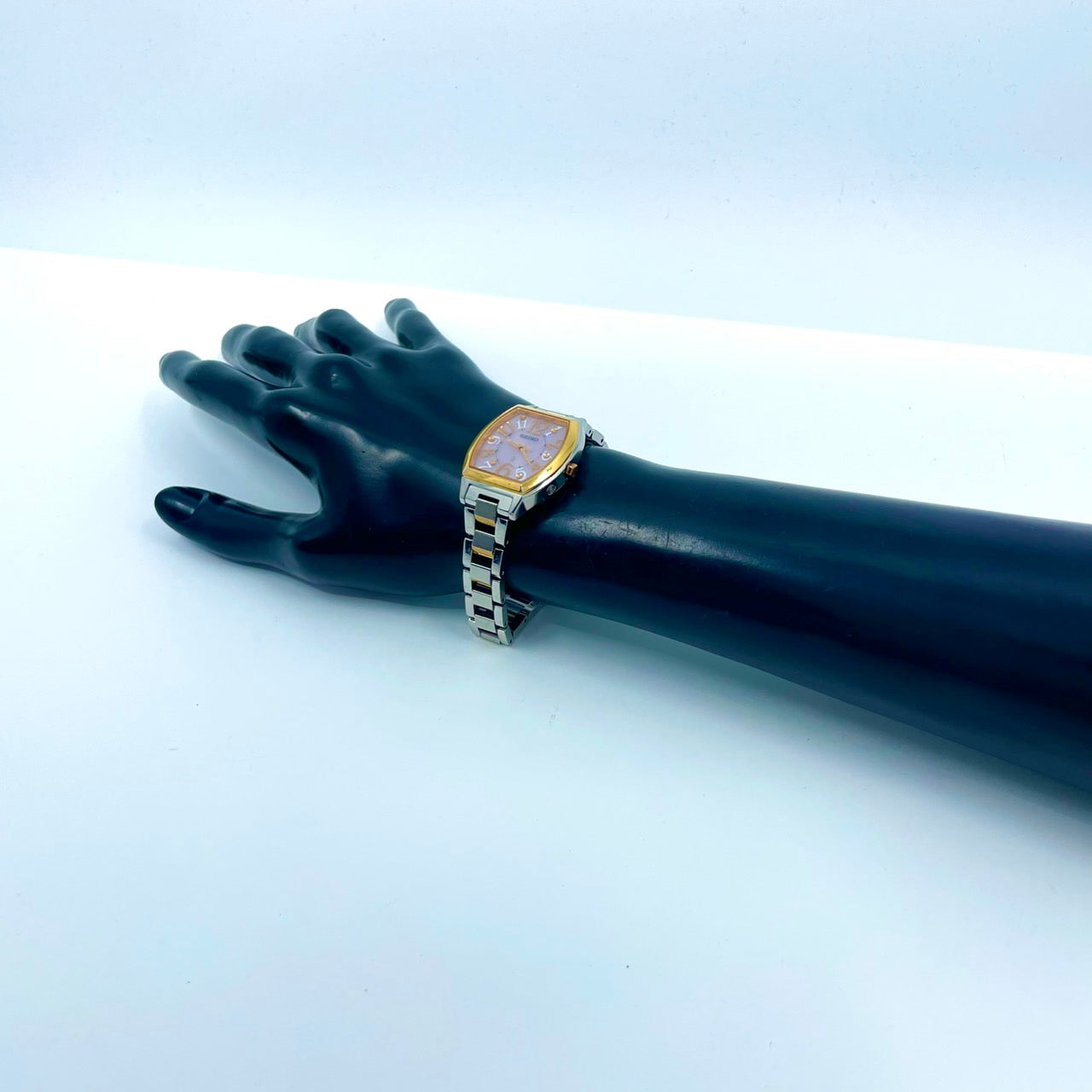 【稼働/美品】セイコー ルキア 3B51-0AE0 レディース 腕時計 ソーラー電波 トノー型 ピンク文字盤 シルバー ゴールド コンビ ステンレス エレガント クラシック ビジネス オフィス ファッションウォッチ クリーニング済 G6