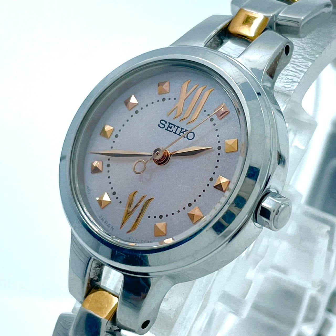 【稼働/美品】セイコー 腕時計 V117-0BH0 レディース ソーラー シルバー ピンク文字盤 ゴールドアクセント コンビ ラウンド ステンレス エレガント ドレスウォッチ クラシック ビジネス オフィス ファッションウォッチ クリーニング済 G6