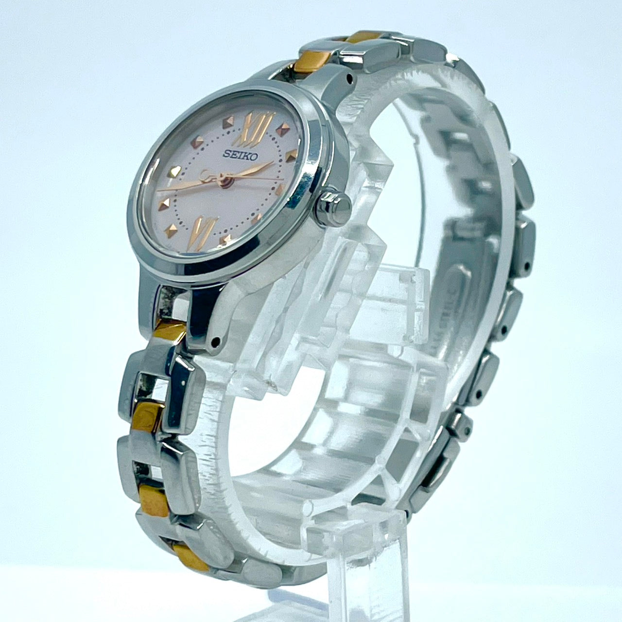 【稼働/美品】セイコー 腕時計 V117-0BH0 レディース ソーラー シルバー ピンク文字盤 ゴールドアクセント コンビ ラウンド ステンレス エレガント ドレスウォッチ クラシック ビジネス オフィス ファッションウォッチ クリーニング済 G6