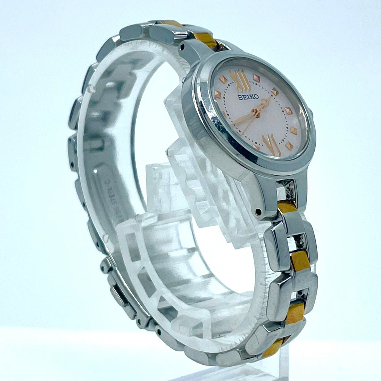 【稼働/美品】セイコー 腕時計 V117-0BH0 レディース ソーラー シルバー ピンク文字盤 ゴールドアクセント コンビ ラウンド ステンレス エレガント ドレスウォッチ クラシック ビジネス オフィス ファッションウォッチ クリーニング済 G6