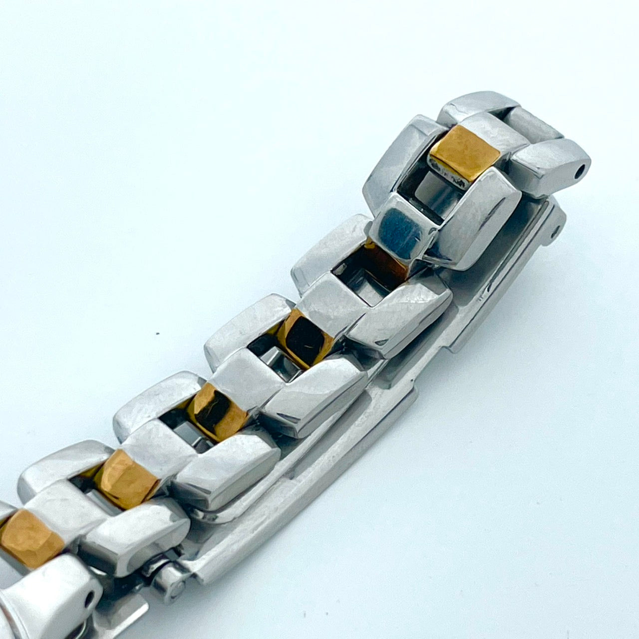 【稼働/美品】セイコー 腕時計 V117-0BH0 レディース ソーラー シルバー ピンク文字盤 ゴールドアクセント コンビ ラウンド ステンレス エレガント ドレスウォッチ クラシック ビジネス オフィス ファッションウォッチ クリーニング済 G6