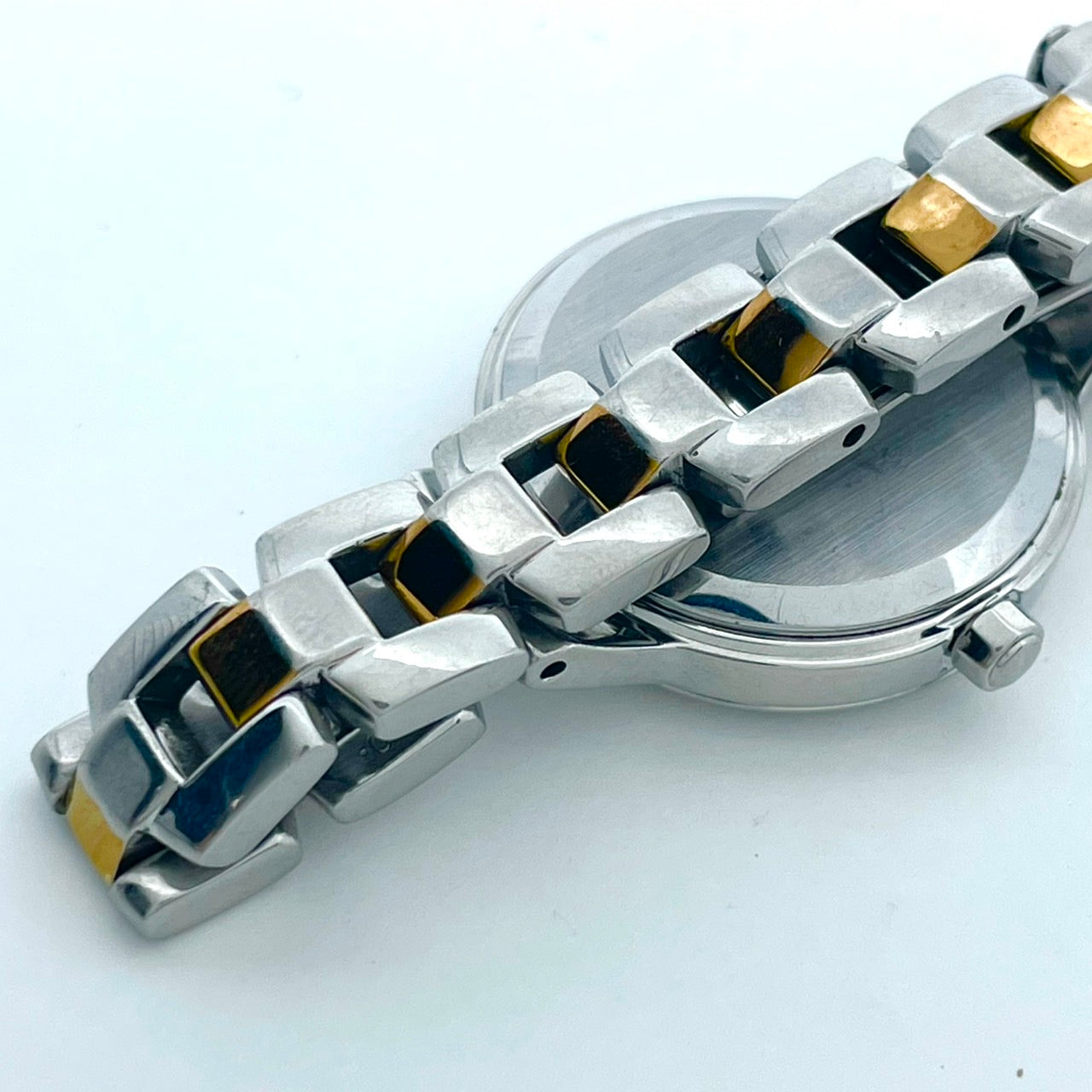 【稼働/美品】セイコー 腕時計 V117-0BH0 レディース ソーラー シルバー ピンク文字盤 ゴールドアクセント コンビ ラウンド ステンレス エレガント ドレスウォッチ クラシック ビジネス オフィス ファッションウォッチ クリーニング済 G6