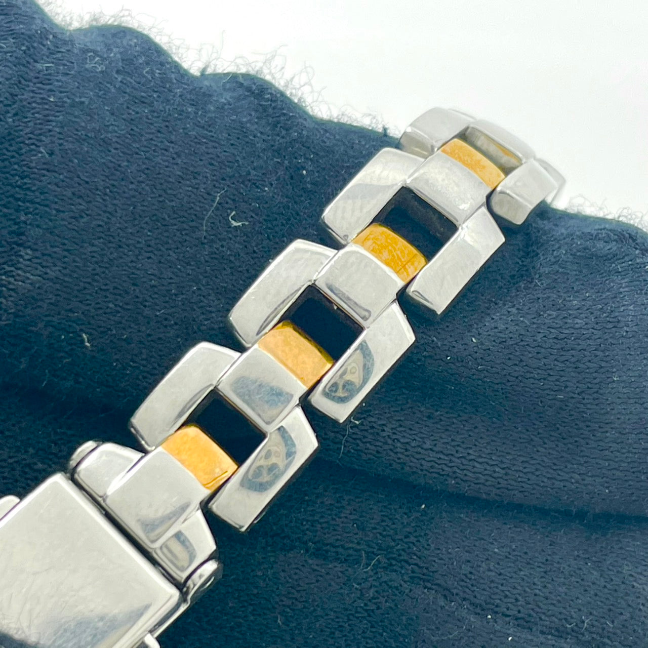 【稼働/美品】セイコー 腕時計 V117-0BH0 レディース ソーラー シルバー ピンク文字盤 ゴールドアクセント コンビ ラウンド ステンレス エレガント ドレスウォッチ クラシック ビジネス オフィス ファッションウォッチ クリーニング済 G6