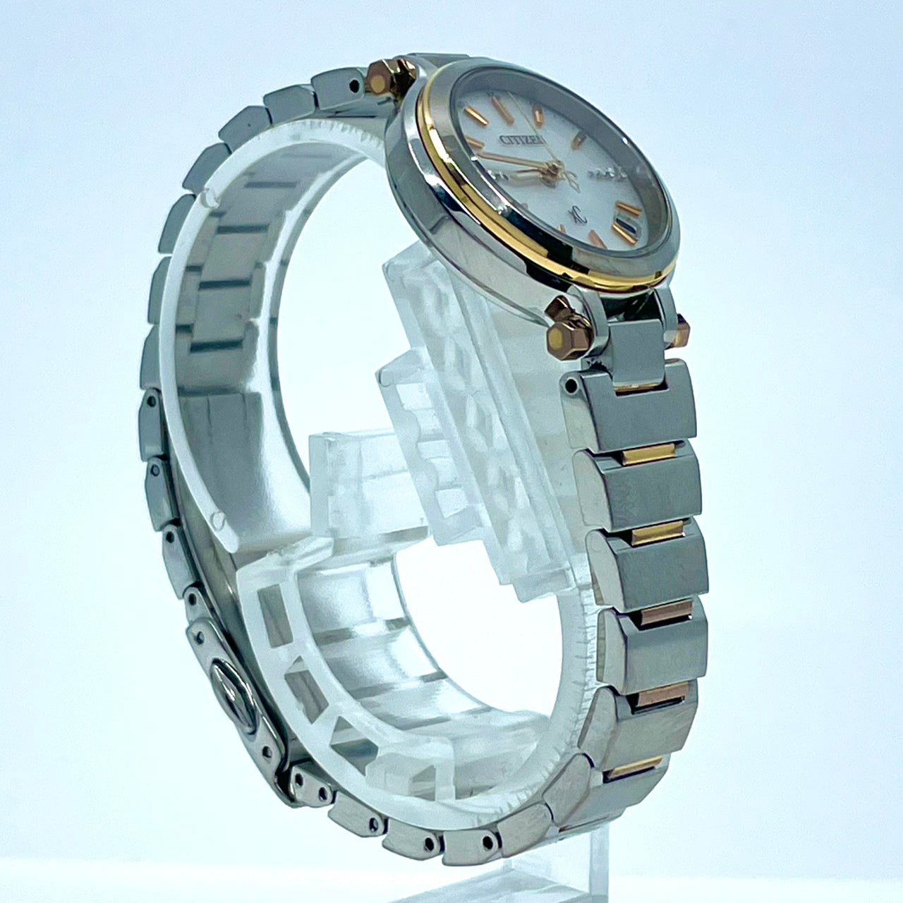 【稼働/美品】シチズン XC クロスシー 腕時計 H058-T017908 レディース エコドライブ ソーラー電波 シルバー ゴールド コンビ デイト表示 ラウンド ダイヤモンド エレガント ドレスウォッチ ビジネス クリーニング済 G6