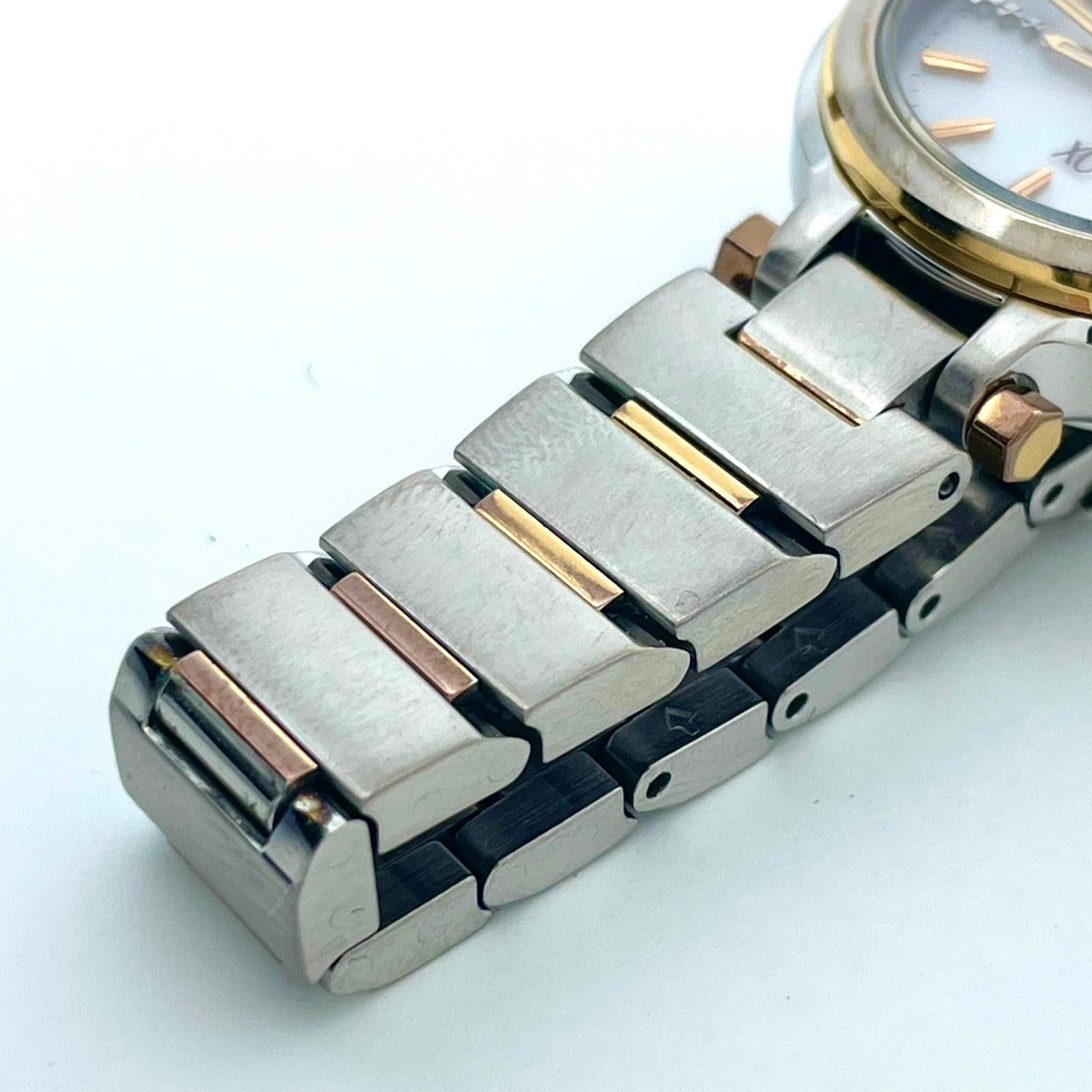 【稼働/美品】シチズン XC クロスシー 腕時計 H058-T017908 レディース エコドライブ ソーラー電波 シルバー ゴールド コンビ デイト表示 ラウンド ダイヤモンド エレガント ドレスウォッチ ビジネス クリーニング済 G6