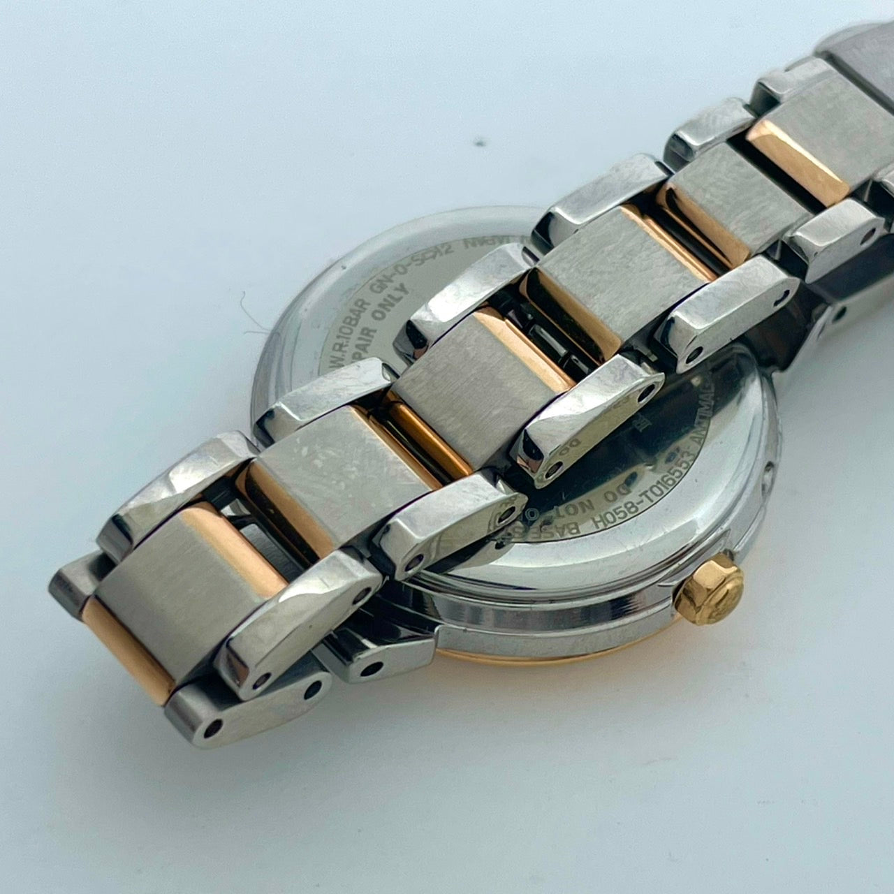 【稼働/美品】シチズン XC クロスシー 腕時計 H058-T016545 レディース エコドライブ ソーラー電波 ピンク文字盤 シルバー ゴールド コンビ デイト表示 ラウンド ローマ数字 エレガント ドレスウォッチ ビジネス クリーニング済 G6