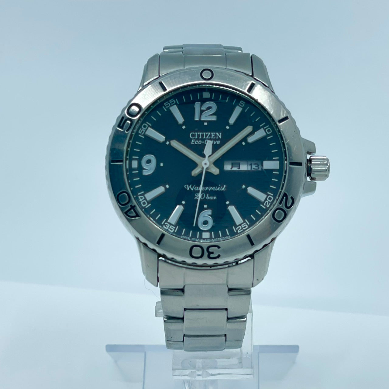 【稼働/美品】シチズン エコドライブ 腕時計 E101-K004888 メンズ ブラック文字盤 ソーラー デイデイト 20気圧防水 アナログ ラウンド シルバー ステンレス ビジネス カジュアル スポーティー アウトドアウォッチ クリーニング済 G6