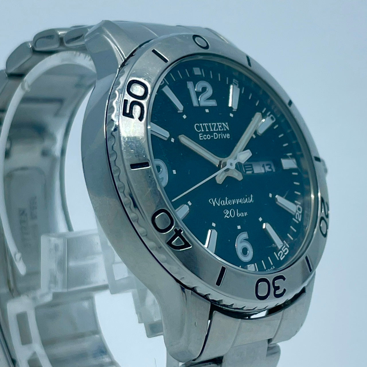 【稼働/美品】シチズン エコドライブ 腕時計 E101-K004888 メンズ ブラック文字盤 ソーラー デイデイト 20気圧防水 アナログ ラウンド シルバー ステンレス ビジネス カジュアル スポーティー アウトドアウォッチ クリーニング済 G6