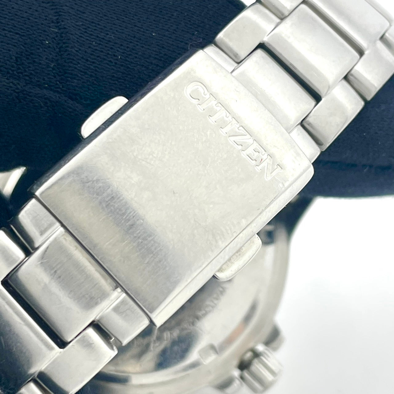 【稼働/美品】シチズン エコドライブ 腕時計 E101-K004888 メンズ ブラック文字盤 ソーラー デイデイト 20気圧防水 アナログ ラウンド シルバー ステンレス ビジネス カジュアル スポーティー アウトドアウォッチ クリーニング済 G6