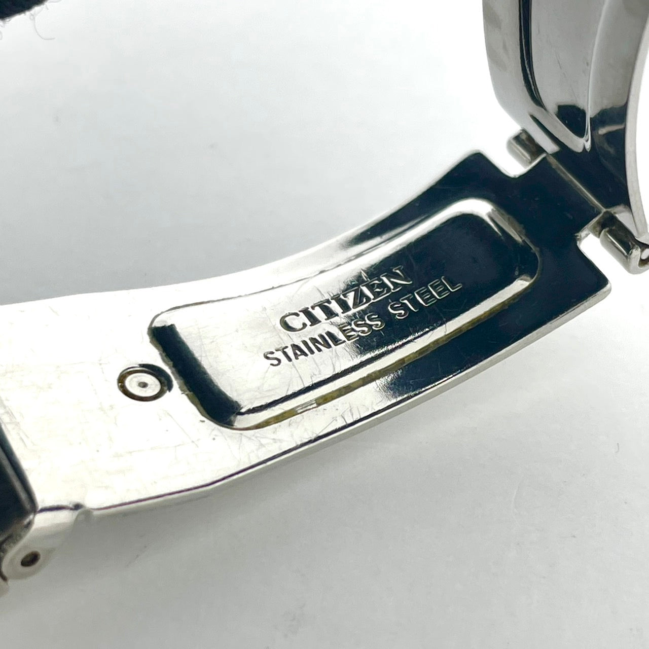 【稼働/美品】シチズン エコドライブ 腕時計 E101-K004888 メンズ ブラック文字盤 ソーラー デイデイト 20気圧防水 アナログ ラウンド シルバー ステンレス ビジネス カジュアル スポーティー アウトドアウォッチ クリーニング済 G6