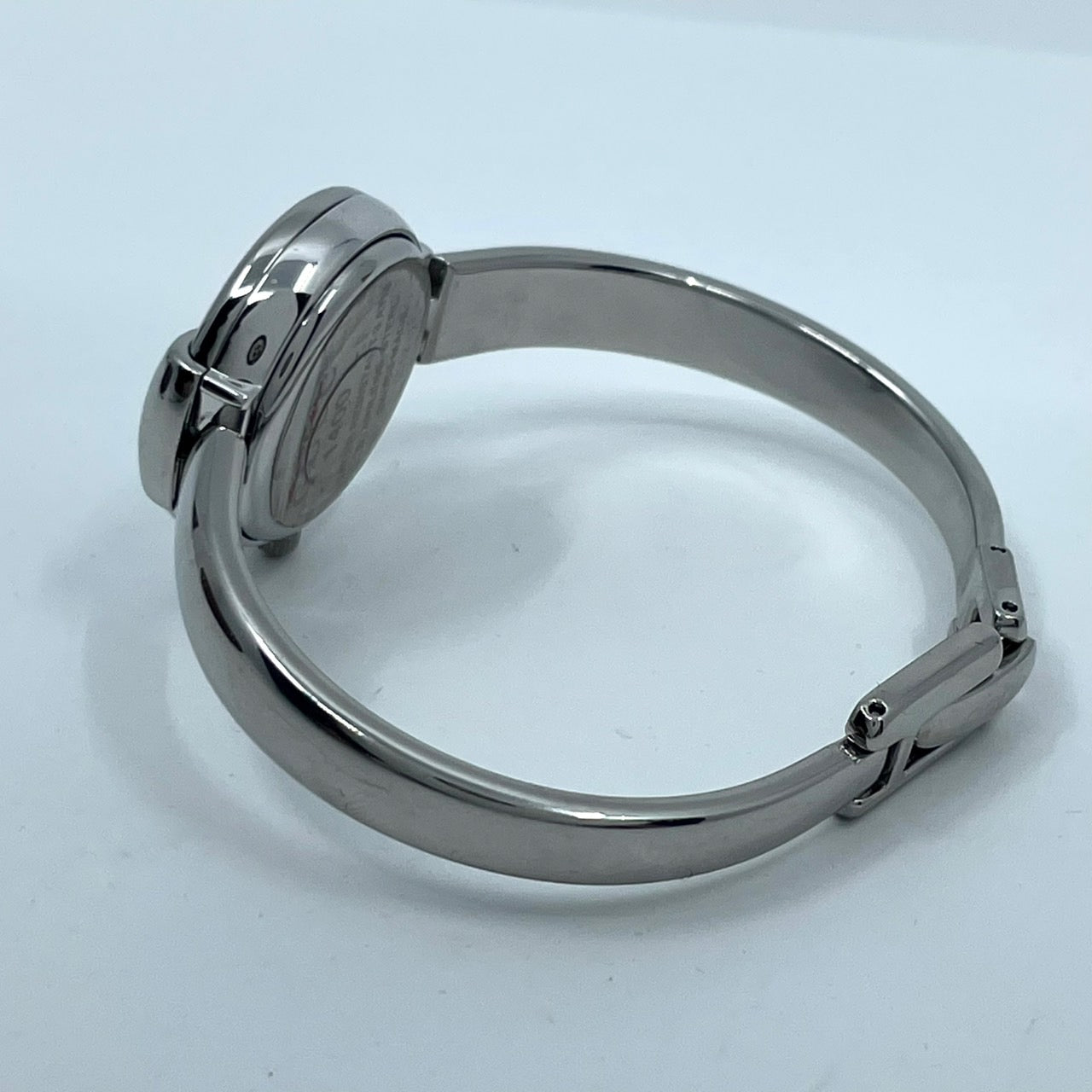 【電池交換済／美品】グッチ 腕時計 1400L レディースウォッチ クォーツ シルバー 黒文字盤 バングルウォッチ ブレスレット エレガント ドレスウォッチ クラシックデザイン スイス製 GUCCI アイコニックモデル クリーニング済み G6