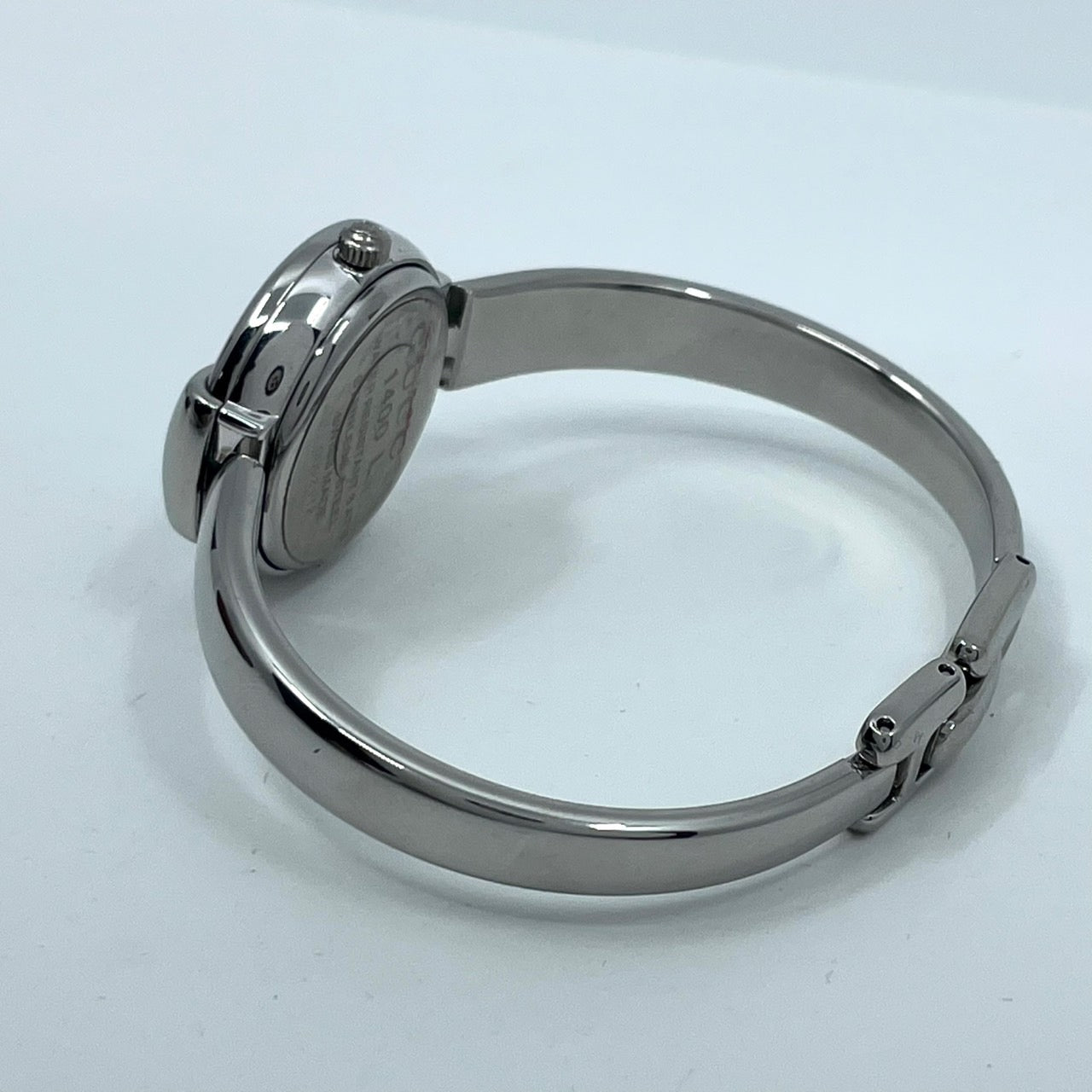 【電池交換済／美品】グッチ 腕時計 1400L レディースウォッチ クォーツ シルバー 黒文字盤 バングルウォッチ ブレスレット エレガント ドレスウォッチ クラシックデザイン スイス製 GUCCI アイコニックモデル クリーニング済み G6