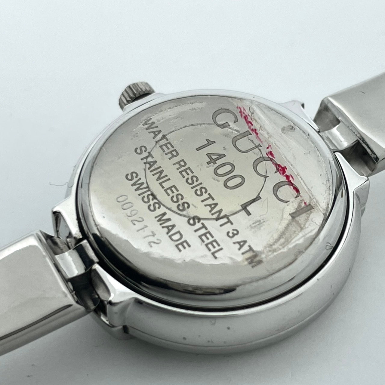 【電池交換済／美品】グッチ 腕時計 1400L レディースウォッチ クォーツ シルバー 黒文字盤 バングルウォッチ ブレスレット エレガント ドレスウォッチ クラシックデザイン スイス製 GUCCI アイコニックモデル クリーニング済み G6