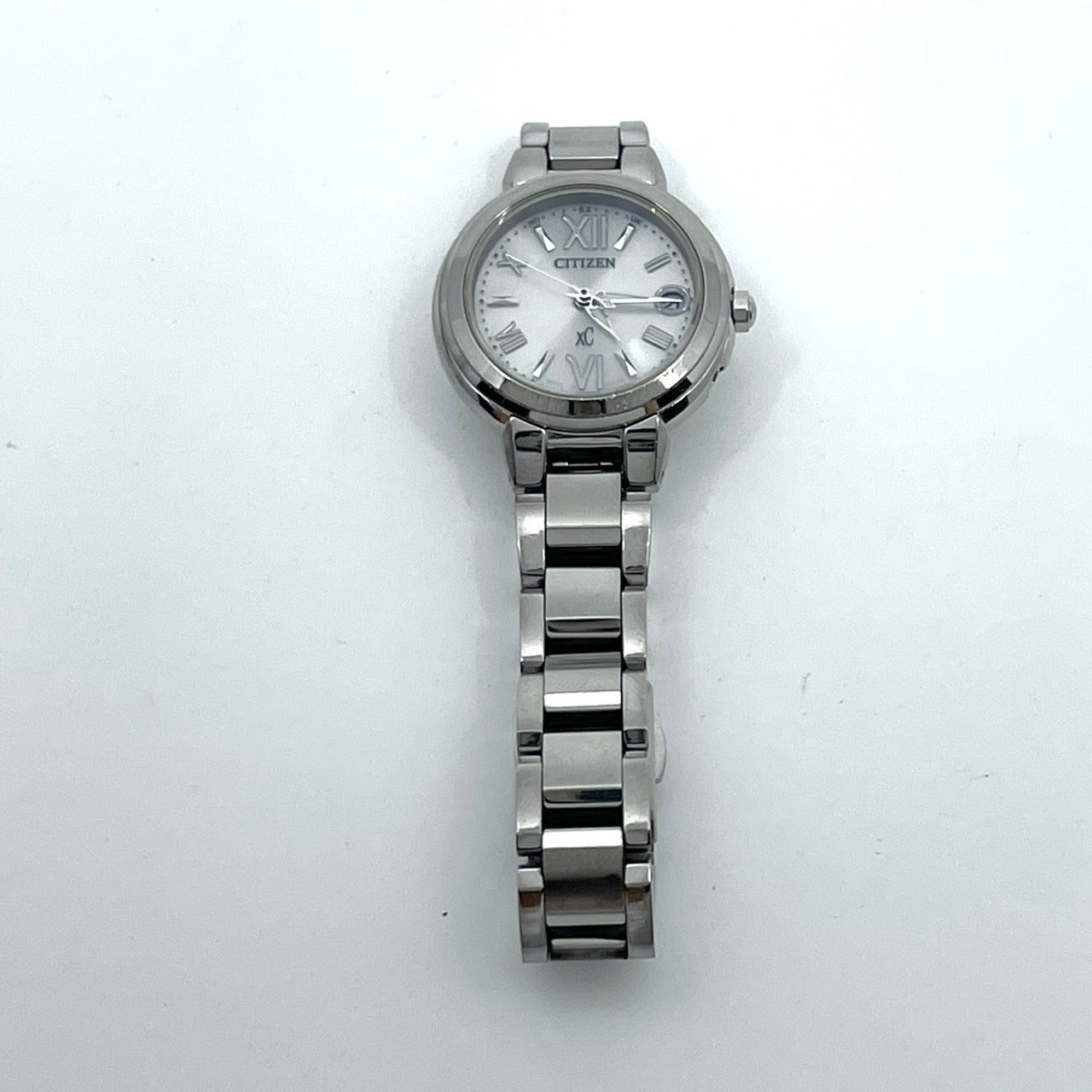 【稼働/美品】シチズン XC クロスシー 腕時計 H058-T016545 レディース エコドライブ ソーラー電波 シルバー文字盤 デイト表示 ラウンド ローマ数字インデックス エレガント クラシック ビジネス ファッションウォッチ クリーニング済 G6