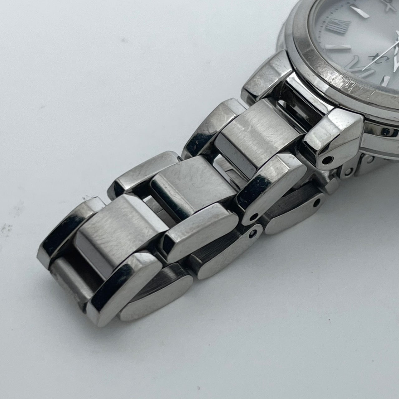 【稼働/美品】シチズン XC クロスシー 腕時計 H058-T016545 レディース エコドライブ ソーラー電波 シルバー文字盤 デイト表示 ラウンド ローマ数字インデックス エレガント クラシック ビジネス ファッションウォッチ クリーニング済 G6