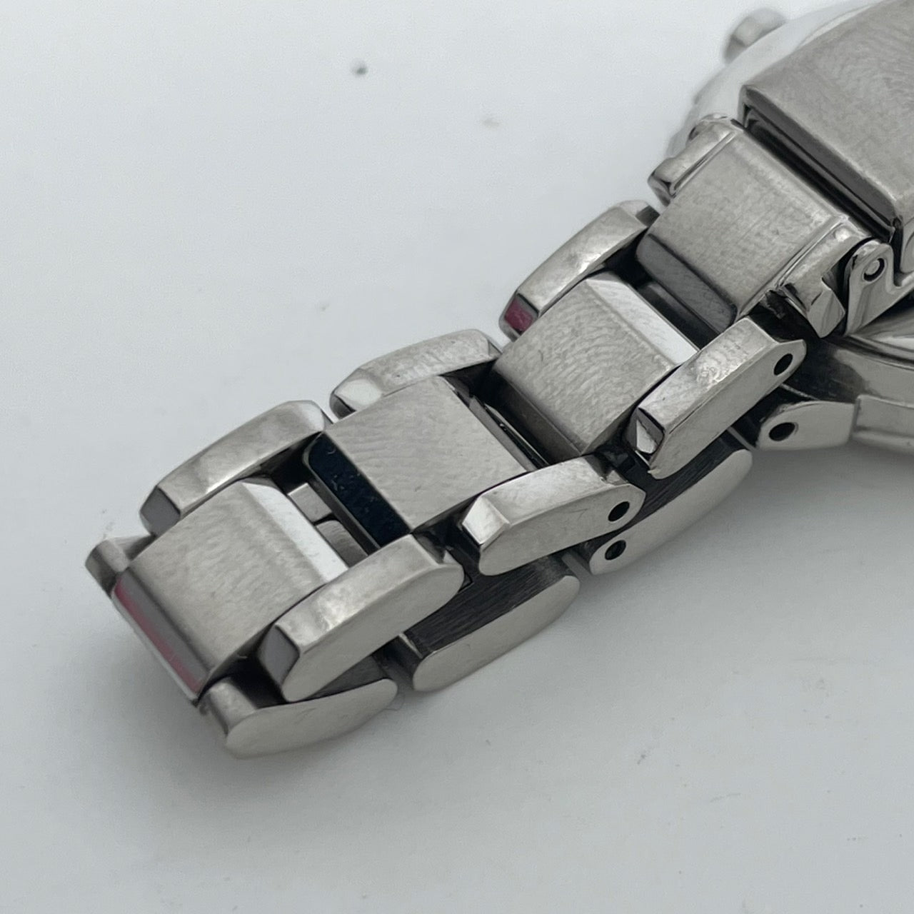 【稼働/美品】シチズン XC クロスシー 腕時計 H058-T016545 レディース エコドライブ ソーラー電波 シルバー文字盤 デイト表示 ラウンド ローマ数字インデックス エレガント クラシック ビジネス ファッションウォッチ クリーニング済 G6