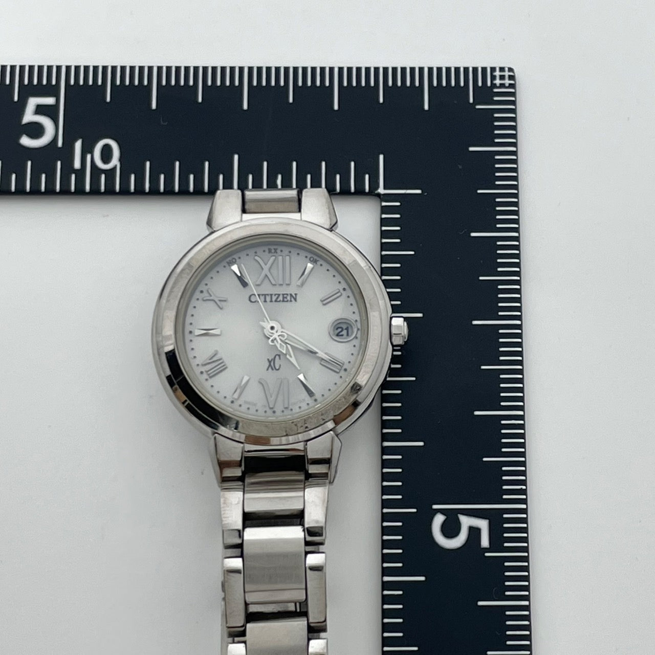 【稼働/美品】シチズン XC クロスシー 腕時計 H058-T016545 レディース エコドライブ ソーラー電波 シルバー文字盤 デイト表示 ラウンド ローマ数字インデックス エレガント クラシック ビジネス ファッションウォッチ クリーニング済 G6