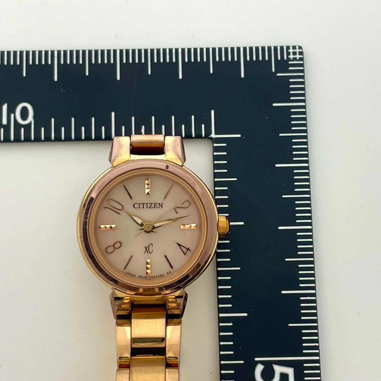【稼働/美品】シチズン XC クロスシー 腕時計 B036 レディース エコドライブ ソーラー ピンクゴールド ピンク文字盤 ラウンド エレガント ドレスウォッチ クラシック フェミニン ビジネス オフィス ファッションウォッチ クリーニング済 G6