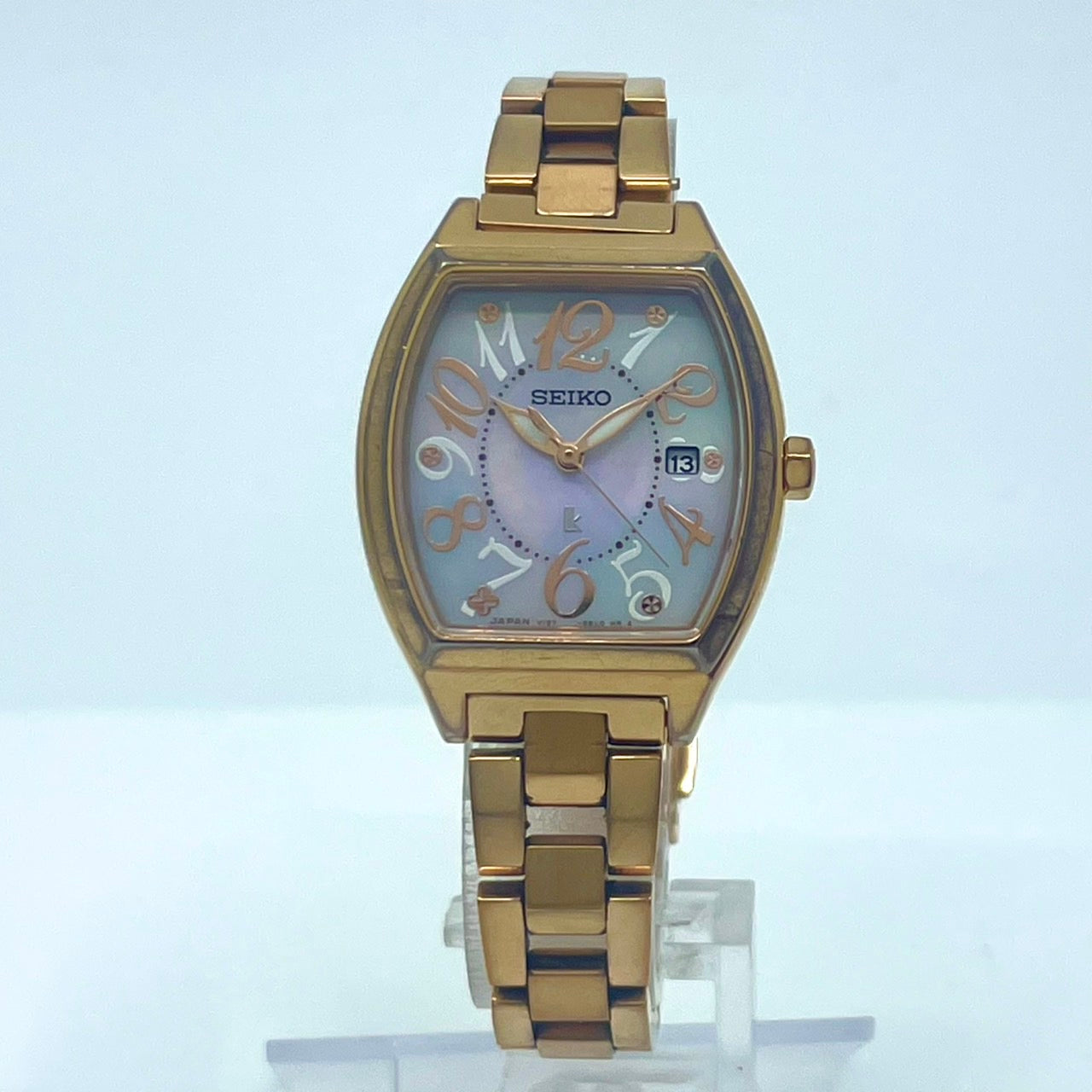 【稼働/美品】セイコー ルキア 腕時計 V137-0CE0 レディース ソーラー デイト表示 ゴールド トノー型 シェル文字盤 白蝶貝 エレガント クラシック ビジネス オフィス ファッションウォッチ クリーニング済 G6