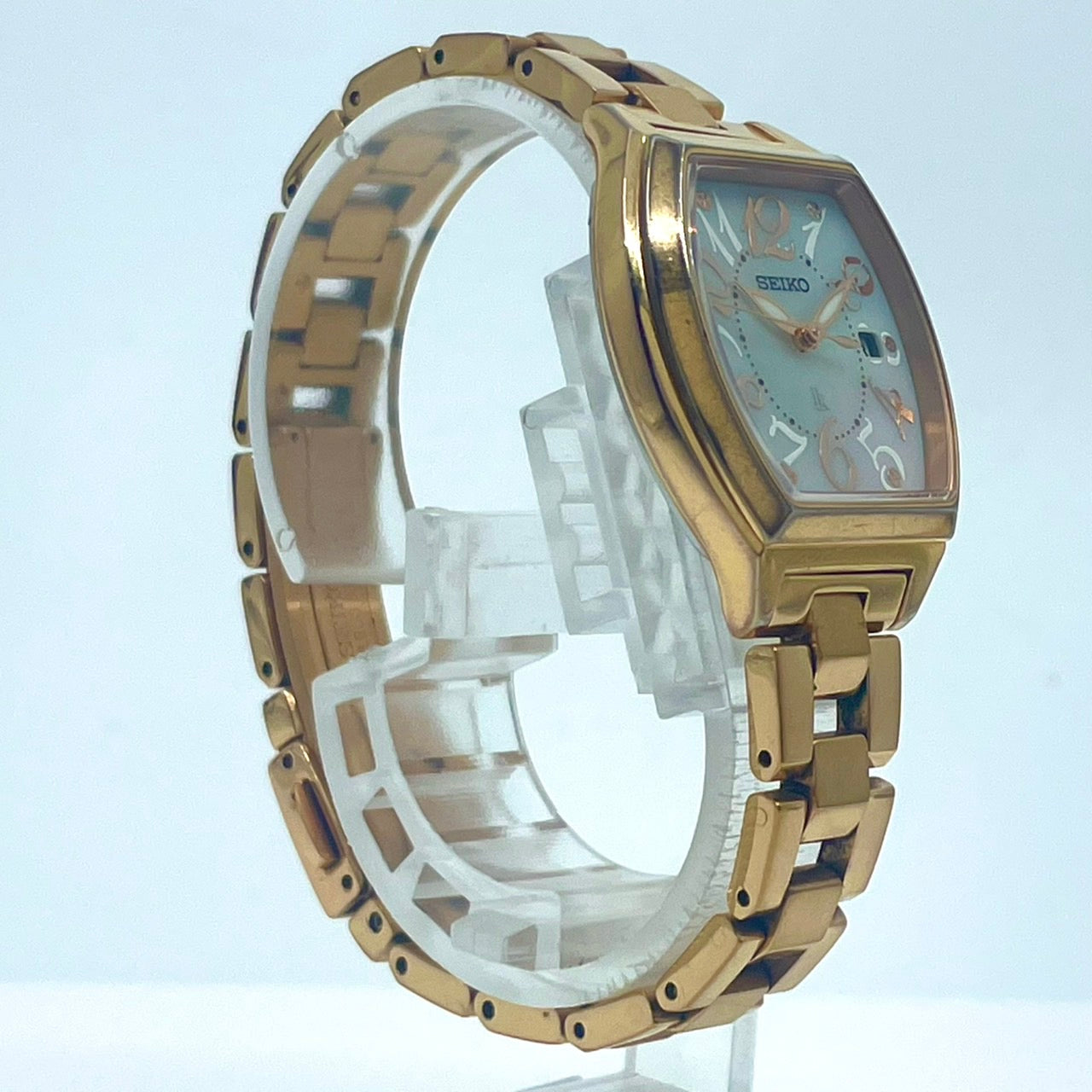 【稼働/美品】セイコー ルキア 腕時計 V137-0CE0 レディース ソーラー デイト表示 ゴールド トノー型 シェル文字盤 白蝶貝 エレガント クラシック ビジネス オフィス ファッションウォッチ クリーニング済 G6