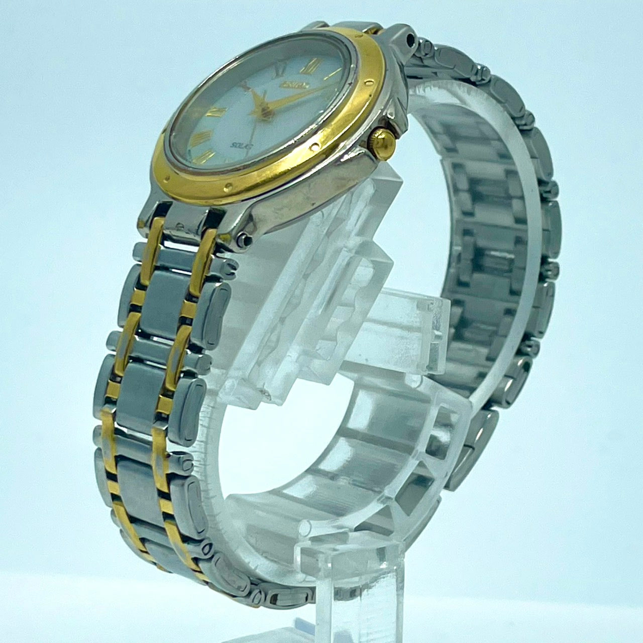 【稼働/美品】セイコー 腕時計 V182-0020 ソーラー レディースウォッチ シルバー ゴールド コンビ シェル文字盤 デイト表示 ローマ数字 ラウンド エレガント クラシック ドレスウォッチ ビジネス クリーニング済 G6