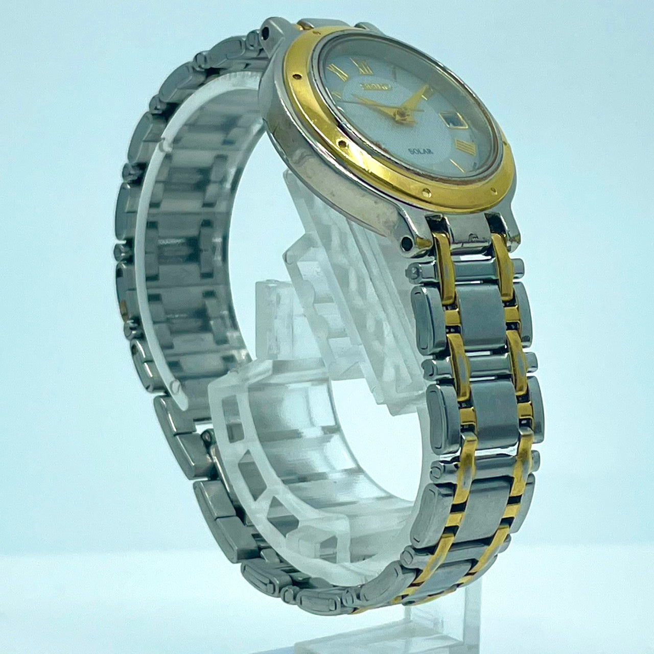 【稼働/美品】セイコー 腕時計 V182-0020 ソーラー レディースウォッチ シルバー ゴールド コンビ シェル文字盤 デイト表示 ローマ数字 ラウンド エレガント クラシック ドレスウォッチ ビジネス クリーニング済 G6